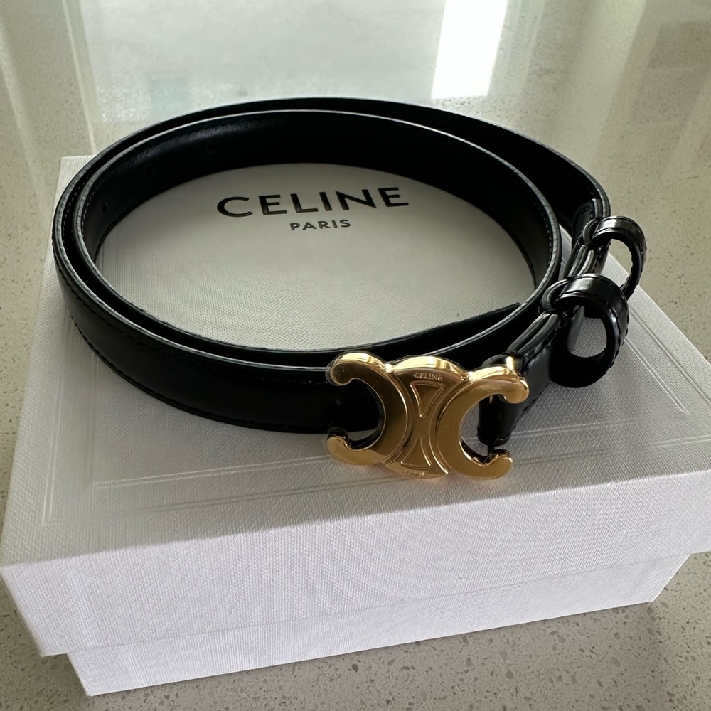 SMALL TRIOMPHE BELT IN SMOOTH CALFSKIN
BLACK